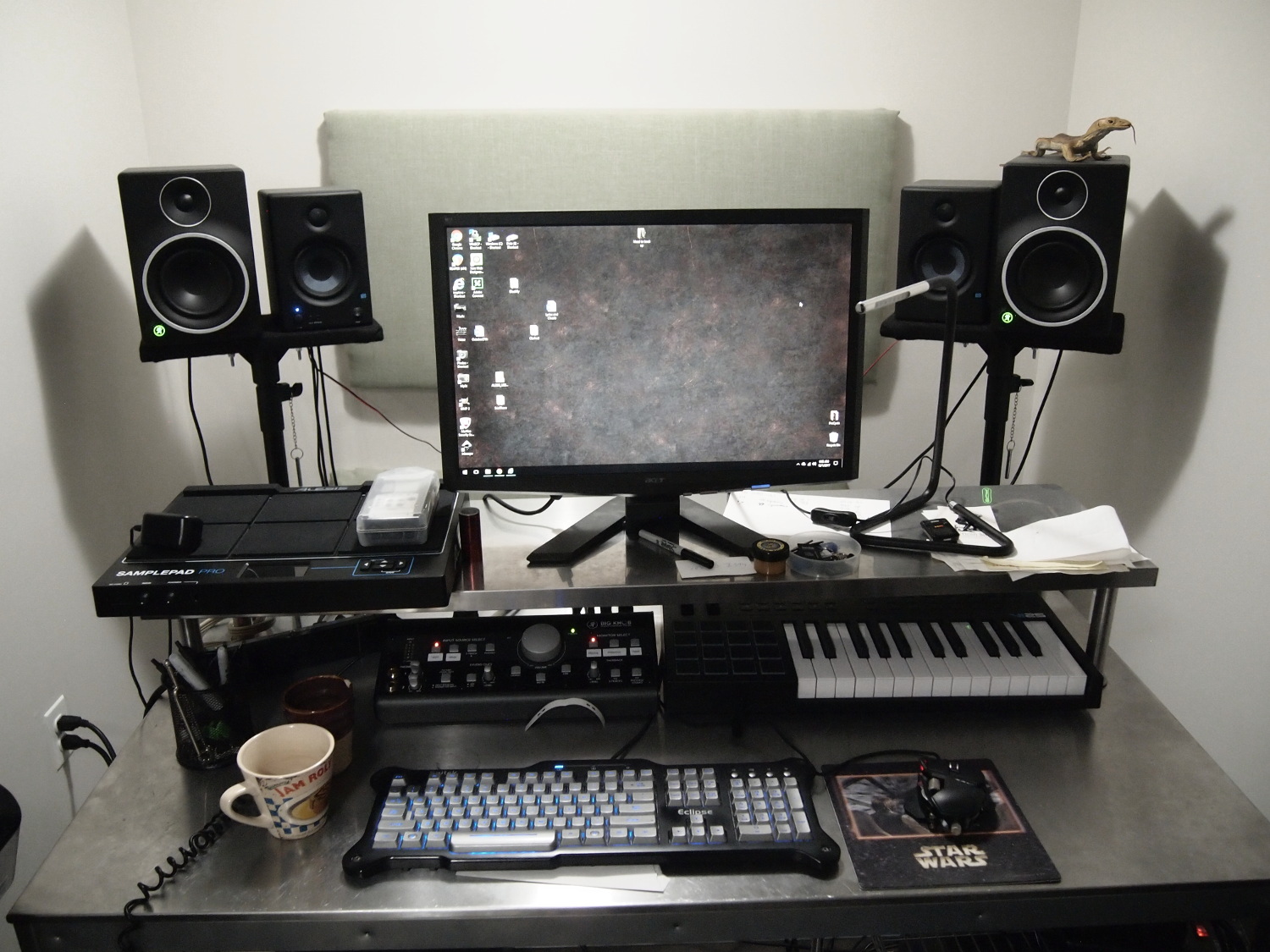studio_desk.jpg